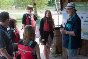 Volunteer with a group of teenagers before a canoe safari